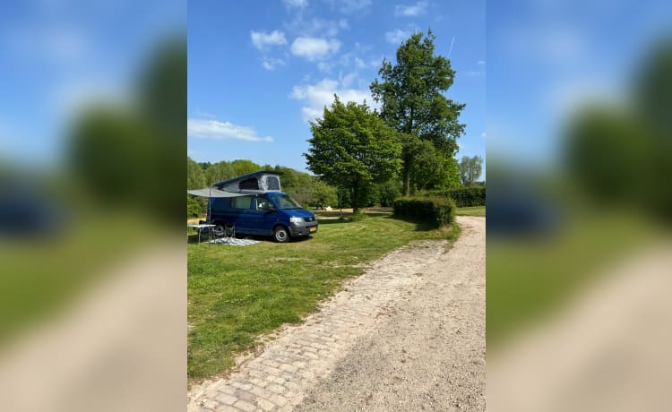 Billy – Joli camping-car VW T5 4p avec toit relevable et équipement complet