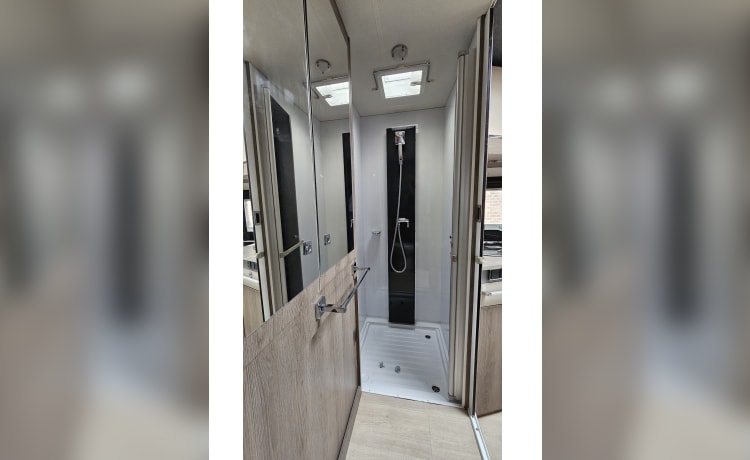 Complete 4 persoons camper: Chausson 640 Titanium - automaat - 2019