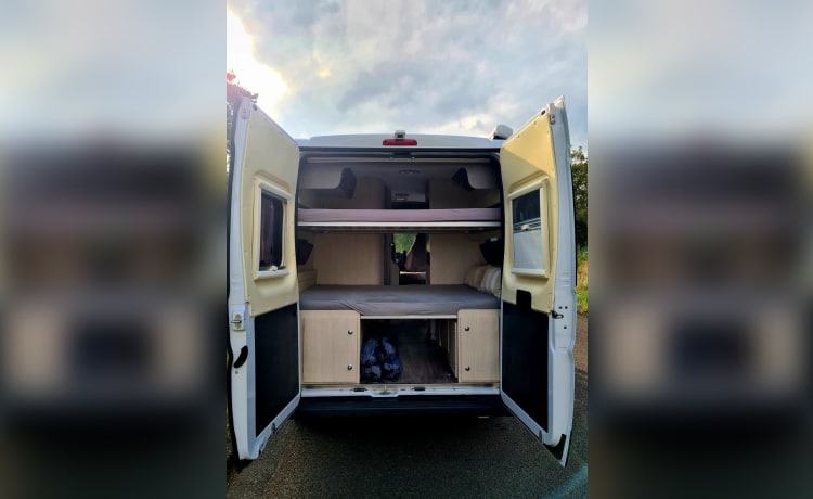 Camperlife – 4p Chausson bus uit 2019