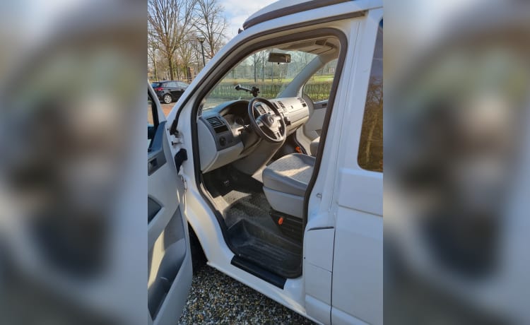 Betty – Customized VW Camperbus, ready to go vanuit Amersfoort!