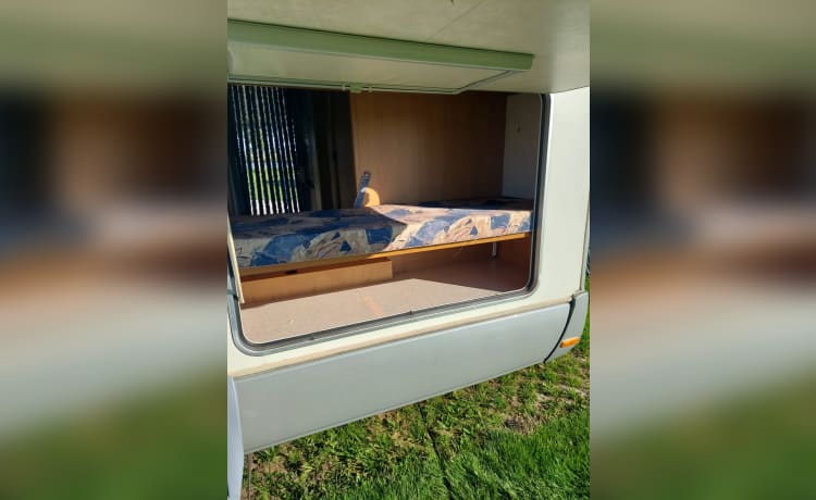 Heerlijke familie camper – 6p Ford alcove uit 2003