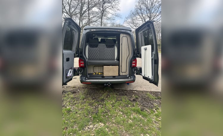 Camper van Dijk – 4-persoons Volkswagen campervan uit 2017