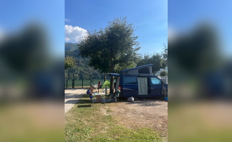 Billy – Joli camping-car VW T5 4p avec toit relevable et équipement complet