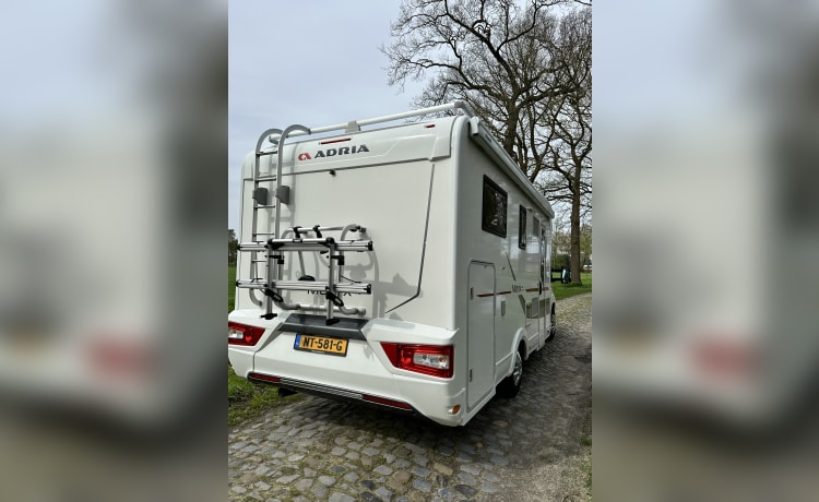 Casa Campr – 5p Adria Mobil semi-integrated uit 2017