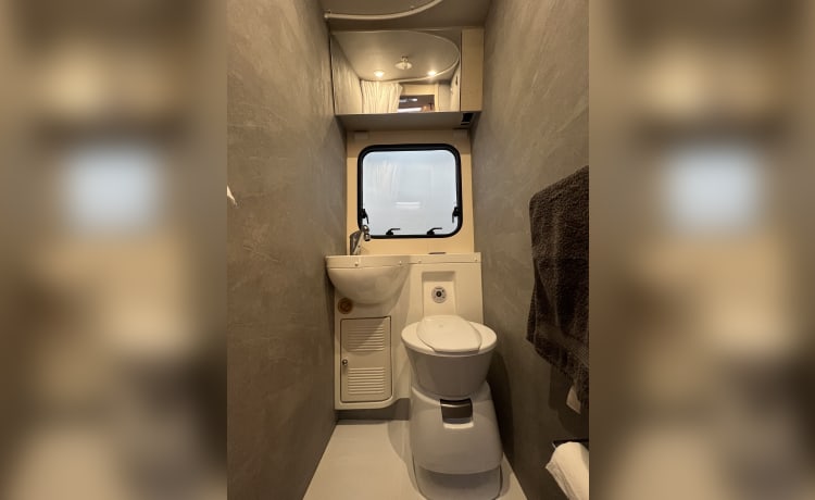 MotorSuite - MySuites – Fiat mansardata con 6 posti letto del 2023