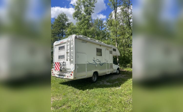 Camper spazioso e accessoriato per viaggi indimenticabili 