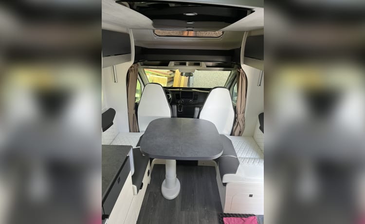 4p Chausson semi-integrated uit 2024