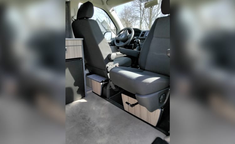 Onze trots – Camping-car bus VW Transporter T6 2p 2016 avec tout nouveau mobilier de camping-car  