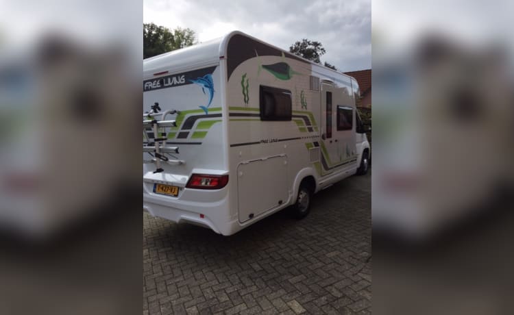 Free Living – Ruime 4-persoons Hobby camper te huur