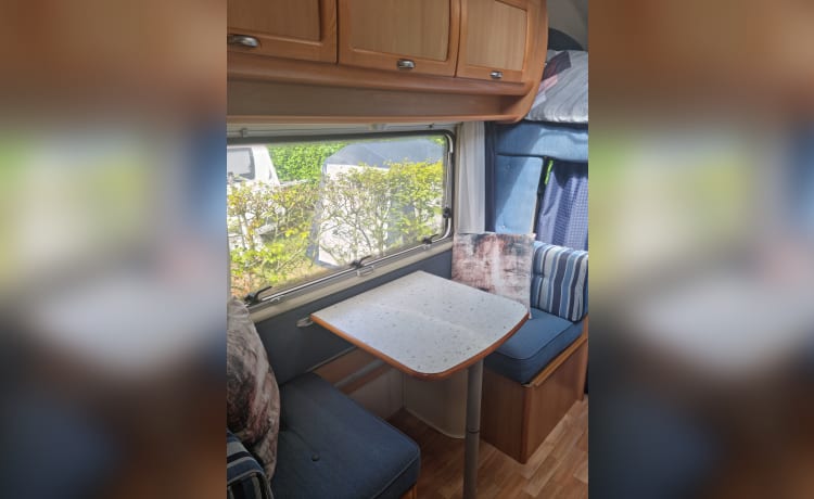 Wonderfully spacious and neat family camper for rent