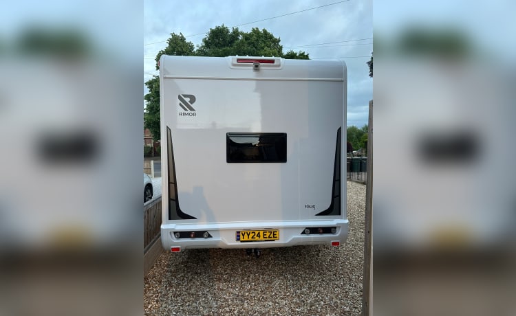 Eze – HR Adventures - Rimor Kilig 9 - 6 berth, 6 seat belt Motorhome