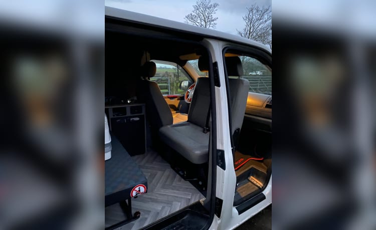 Milieuzone vriendelijk  – Fijne comfort VW T5 Camper Queensbed