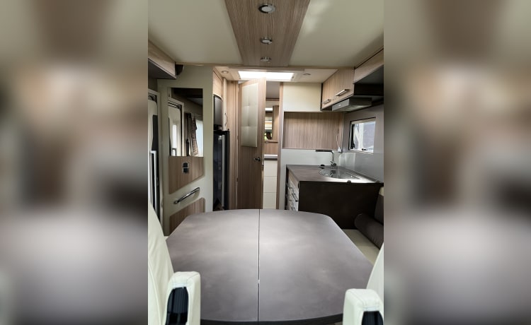 Florium – Luxury camper for 2 people (2020) from the Fleurette class segment!