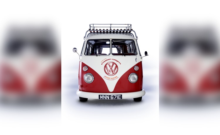 Barbarella – 4-persoons Volkswagen campervan uit 1967