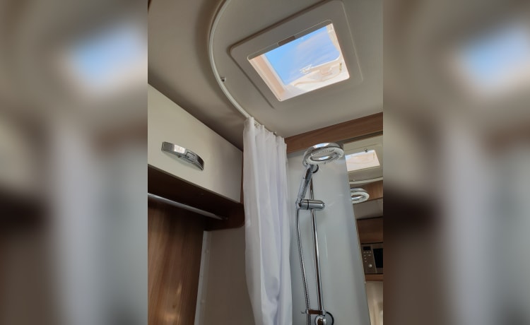 Wanderlust – 5 seatbelt / 6 berth Motorhome