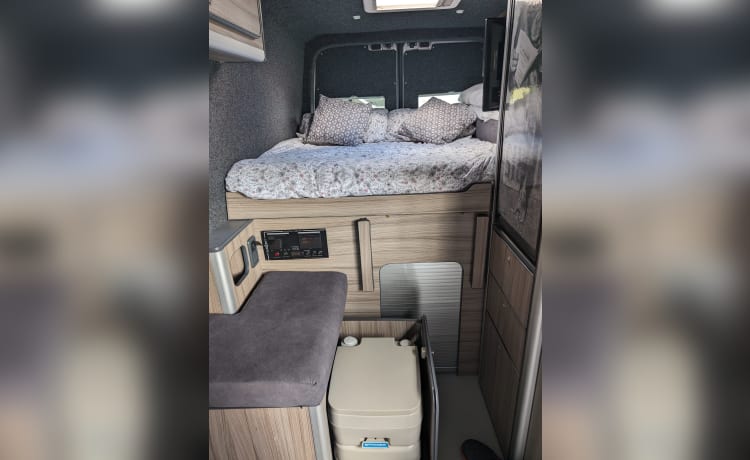 Iris – 4/5 slaapplaatsen Volkswagen crafter campervan 2019