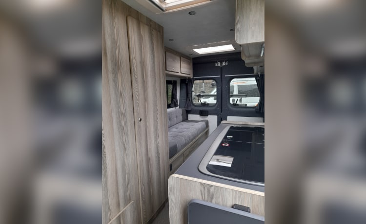 MW21 – 2 Berth Campervan/Motorhome - Fully equipped for your next Adventure