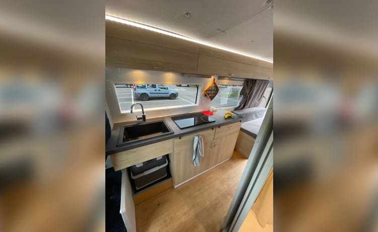 Tomo – 2 berth Peugeot campervan from 2017