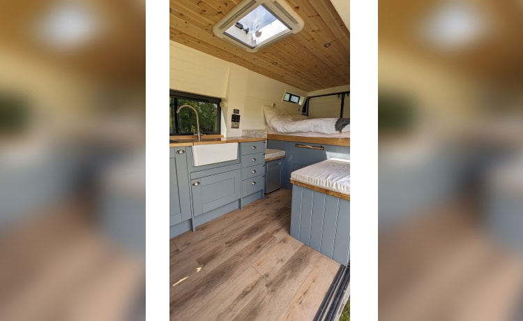 Betty The Boxer – Luxurious 2 Berth Peugot Boxer L3H2