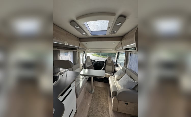 Ervaar Ultiem Reiscomfort met Onze Luxe Rapido Camper!