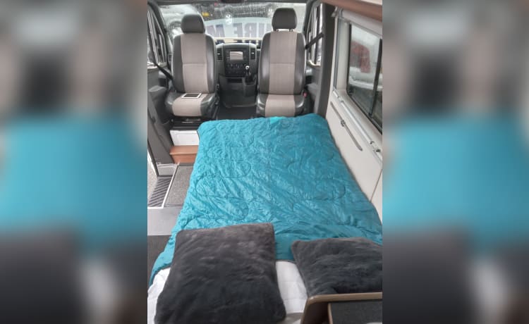 Marcia Merc – Furgone spazioso Mercedes-Benz Sprinter con 4 posti letto 