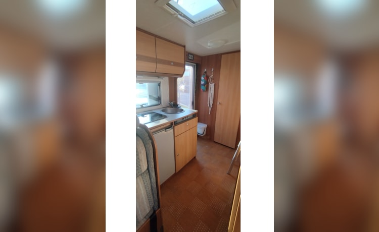 Very spacious family motorhome, 6 seats with belts