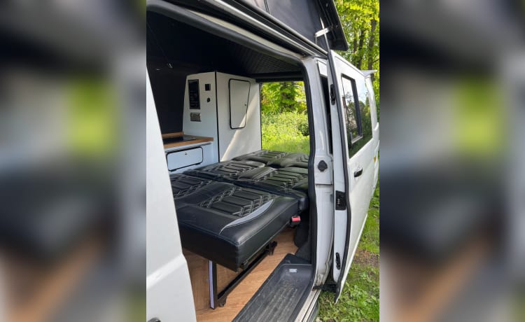 Eccentrico camper Volkswagen a 4 posti letto del 2015