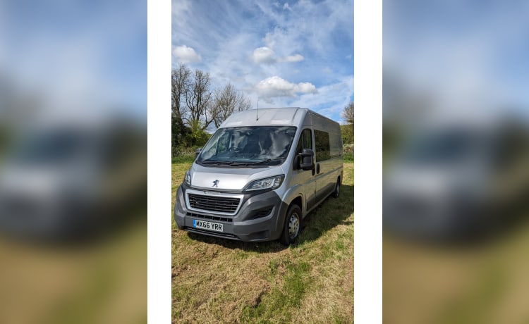 Betty The Boxer – Luxurious 2 Berth Peugot Boxer L3H2