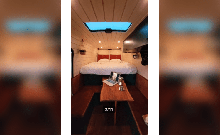 Barry – Volkswagen Camperbus met vast bed + zithoek