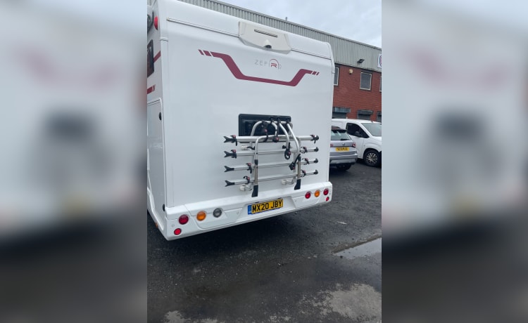 Zefiro Lux – Roller Team 6 berth family motorhome