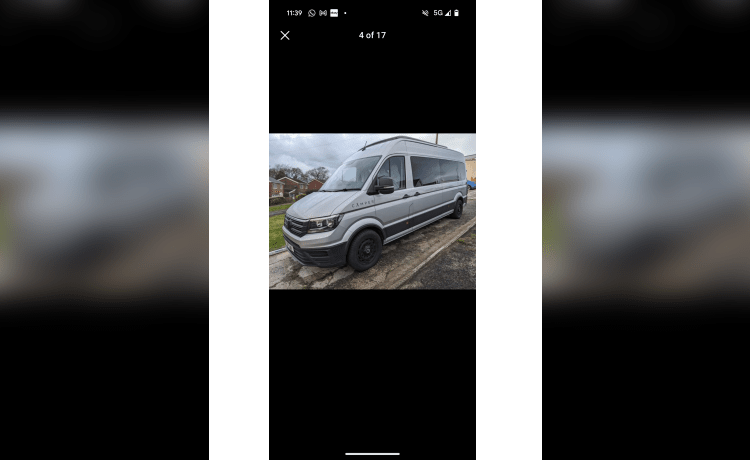 Iris – 4/5 slaapplaatsen Volkswagen crafter campervan 2019