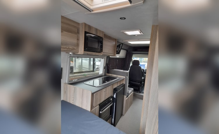 MT22 – 4 Berth Campervan / MotoRhome - volledig uitgerust voor uw volgende avontuur