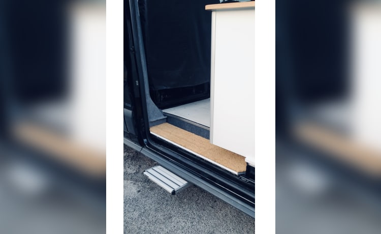 Cilla – Ford-Bus mit 3 Schlafplätzen aus dem Jahr 2018