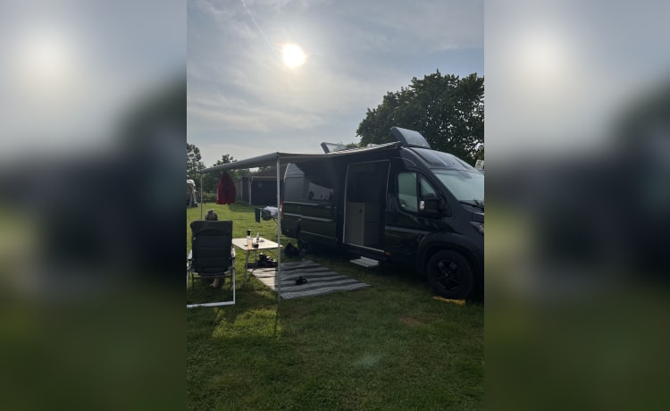 Tourne 6.4 – Camping-car Bus neuf à louer Peugeot Boxer