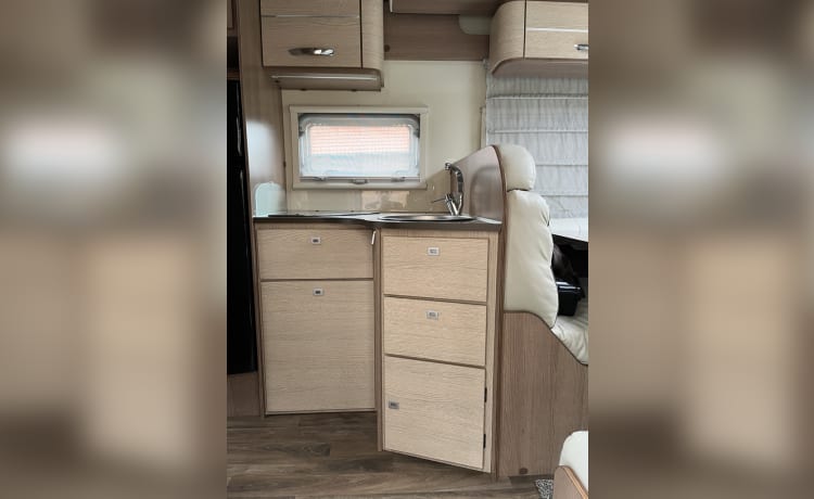 Zeer luxe, ruime en gezellige 4 persoons camper - Fiat McLouis MC4