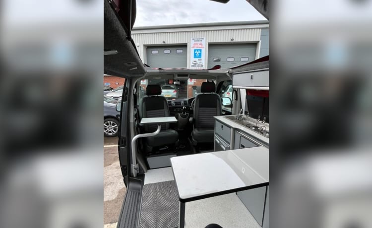 Carpe Diem – Camper VW LWB DSG auto 150 Highline con 4 posti letto