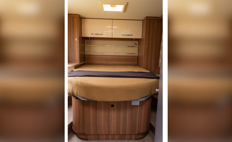 Luxe  4p camper – 4p Ford semi-integrated uit 2015