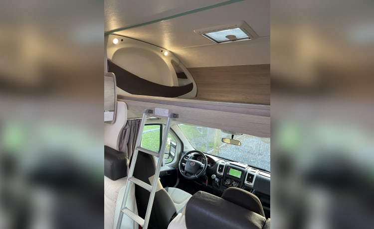 Tough 7 pers. camper from 2020 very luxurious and spacious with bunk beds
