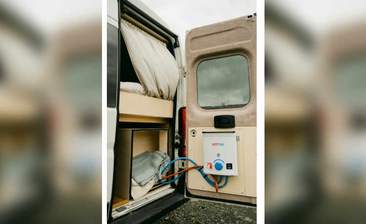 Canada – The Off-Grid 3-Berth Campervan