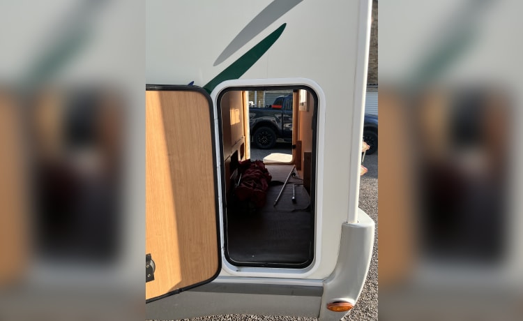 Flash – Chausson Flash 03 Motorhome - 6 birth