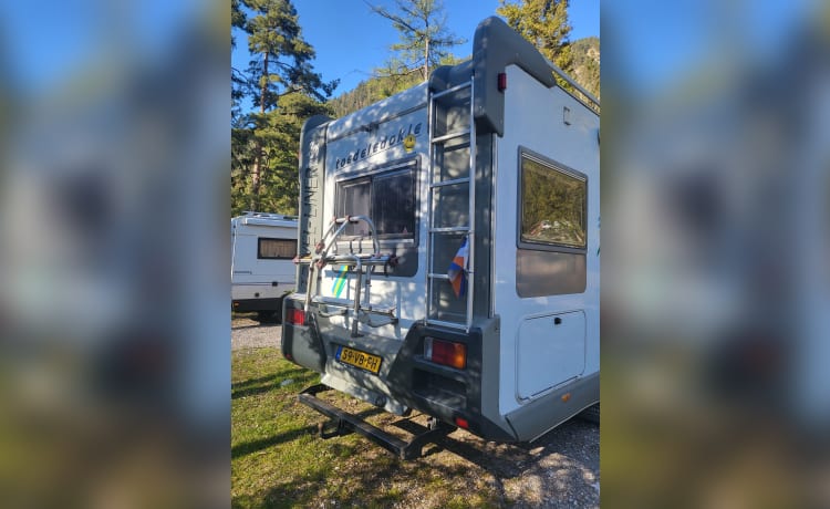 Camping-car intégral Fiat soigné et chaleureux, 4p