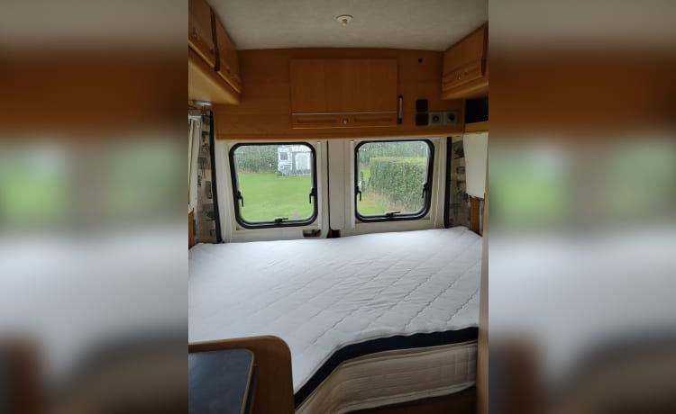 Soof – Enjoy traveling with the 2p Fiat bus camper Soof!