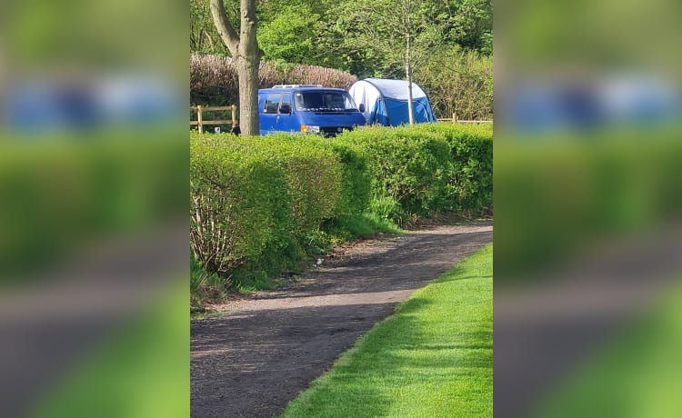 Valerie – 3 berth Volkswagen campervan from 1995