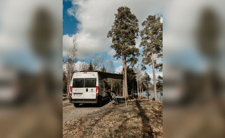 CampChamp – Splinternieuw Campervan uit 2024 met Skyloft, airco en veel meer!