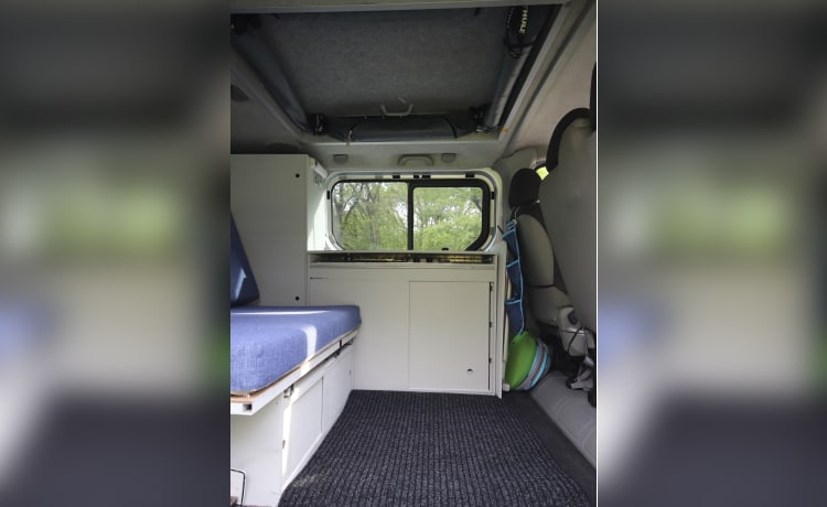 Viv – Handy and complete bus camper