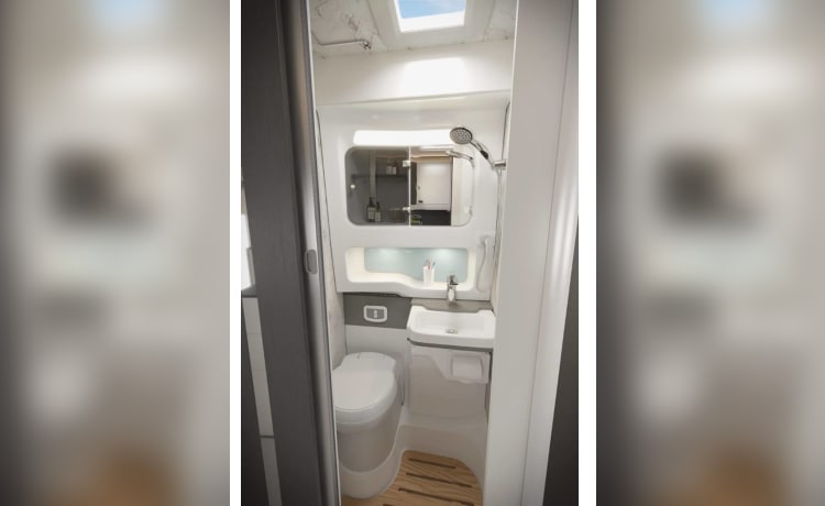 XXK – Swift Voyager 475 2024 6 berth