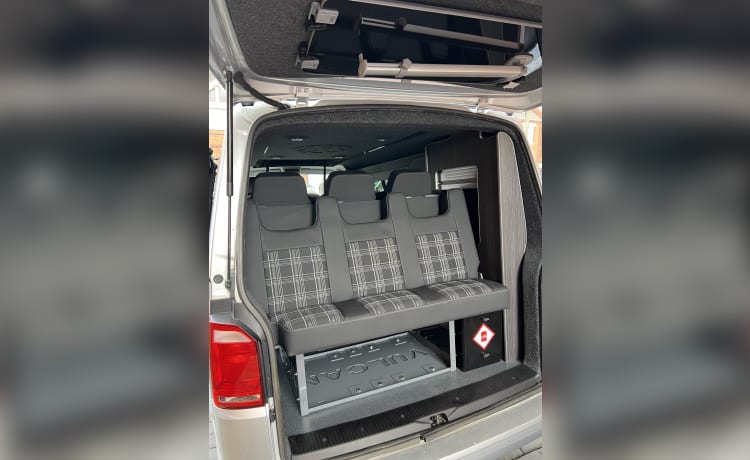 The XPLORER – 4 berth Volkswagen campervan from 2018