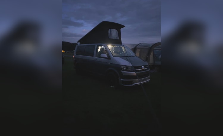 Carlos – 4 berth Volkswagen campervan from 2018