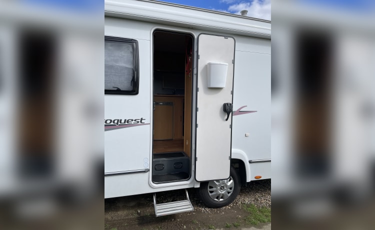 The Mighty Moo. – 2 berth Elddis Autoquest 155. 