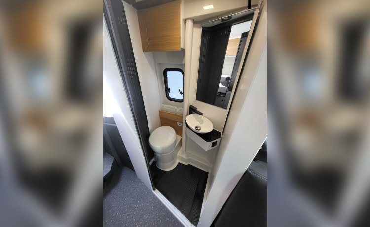 Adria Twin Sport 640 SLB grey – Beautiful, spacious and luxurious camper van with single beds and automatic transmission